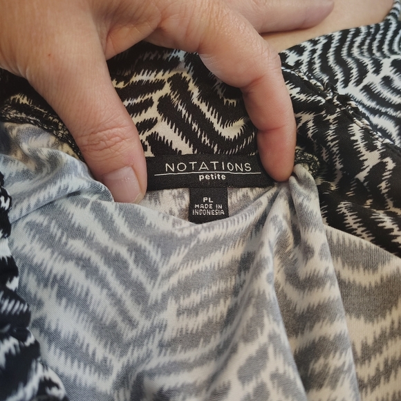 Notations Black and White Patterned Blouse - Picture 3 of 3